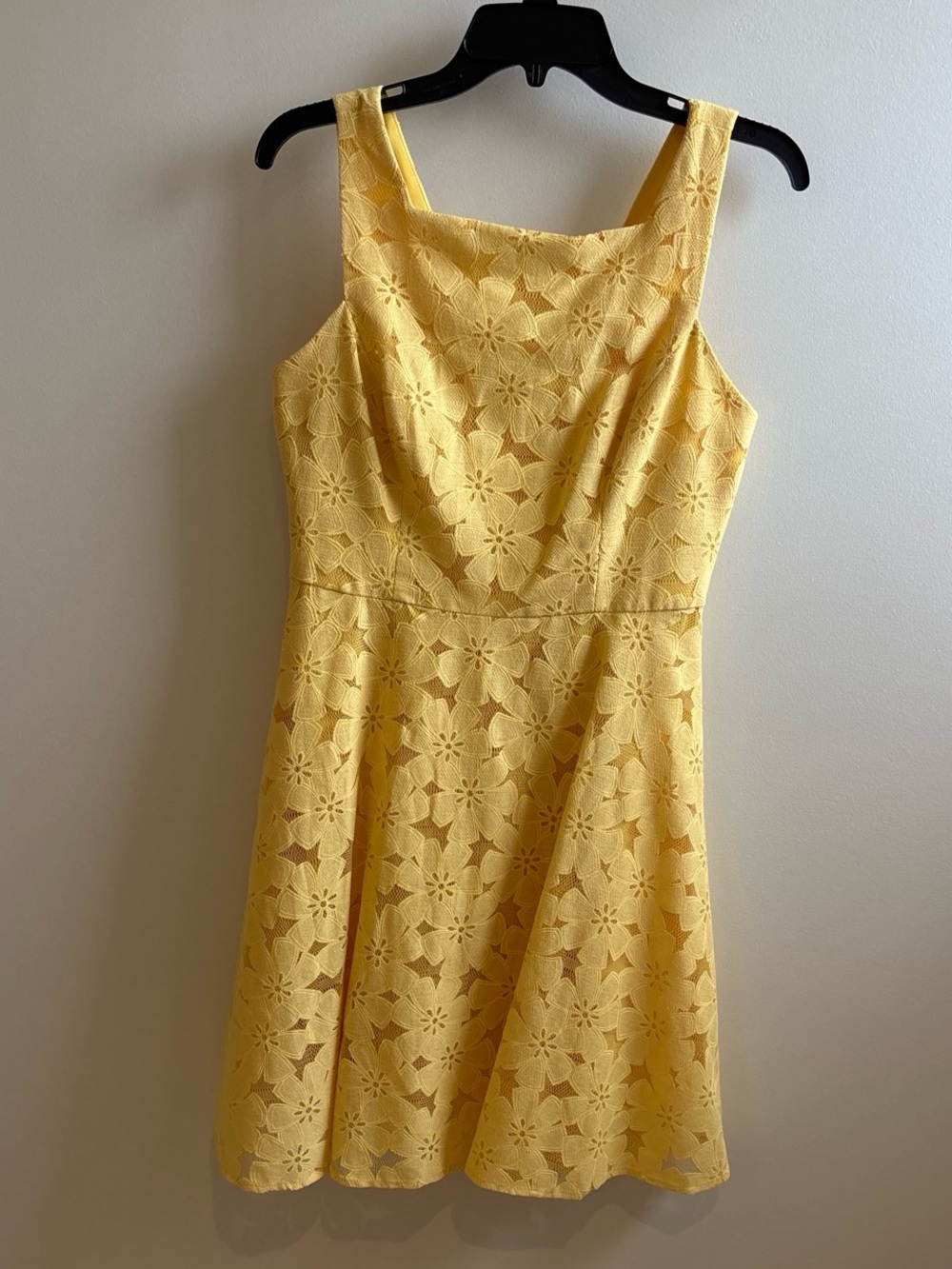 MaggyLondon Sleeveless Yellow Floral Lace Dress. NWOT